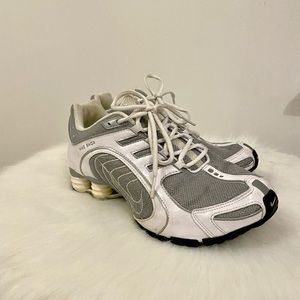 ✨Nike SPARKLE ‼️ VIDEO ‼️Shox shocks 7.5 Womens✨GLITTER✨ white and grey